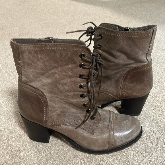 Steve Madden booties! - Picture 1 of 7